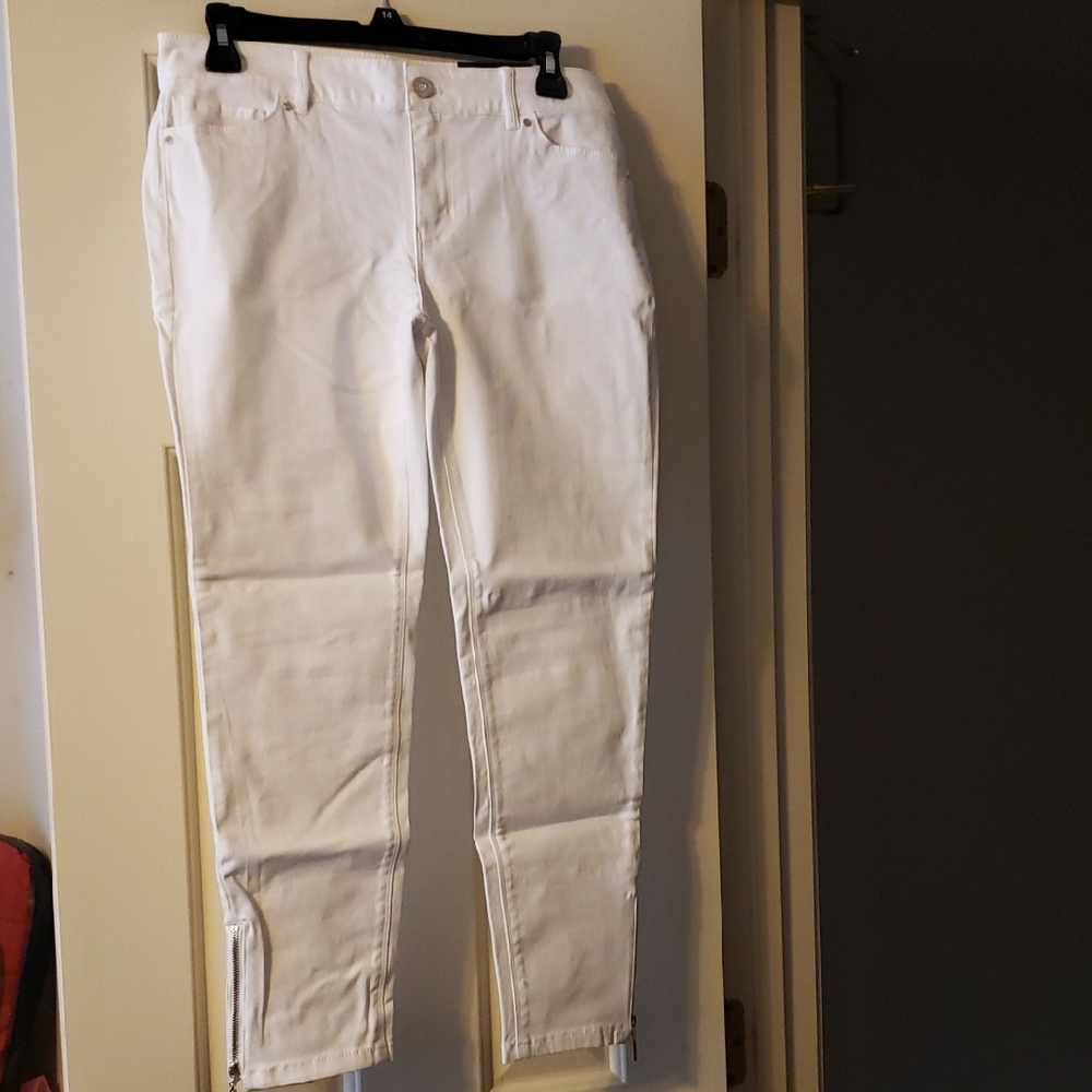 White House Black Market Skinny Crop White Jeans Size 6